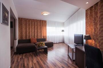 Фото номера Люкс «Адмирал» с доступом в спа-центр Отель Strand Spa &amp; Conference Hotel г. Пярну 7