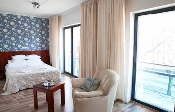 Фото номера Двухместный номер Делюкс с 1 кроватью Отель Hotell Tammsaare г. Пярну 4