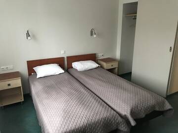 Фото номера Трехместный номер с мини-кухней Гостевой дом Hommiku Guesthouse г. Пярну 4