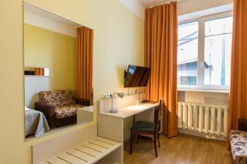 Фото номера Семейный номер с видом на сад Отель Viiking Spa Hotel г. Пярну 3