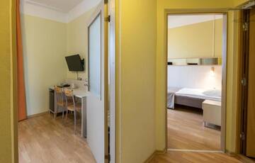Фото номера Семейный номер с видом на сад Отель Viiking Spa Hotel г. Пярну 5