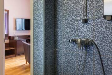 Фото номера Люкс с сауной и доступом в спа-центр Отель Viiking Spa Hotel г. Пярну 4