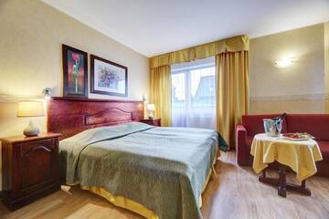Фото номера Улучшенный двухместный номер с 1 кроватью Отель Hotel Legend г. Пярну 3
