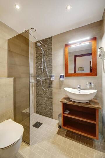 Фото номера Улучшенный двухместный номер с 1 кроватью Отель Hotel Legend г. Пярну 6