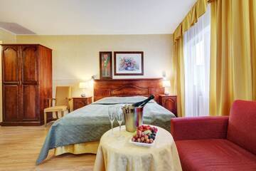 Фото номера Улучшенный двухместный номер с 1 кроватью Отель Hotel Legend г. Пярну 2