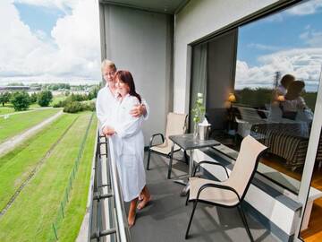 Фото номера Улучшенный двухместный номер с 2 отдельными кроватями Отель Spa Tervis г. Пярну 4