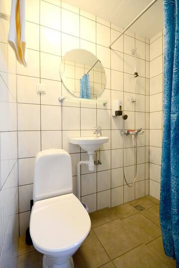 Фото номера Трехместный номер с душем Гостевой дом Aisa Guesthouse г. Пярну 3