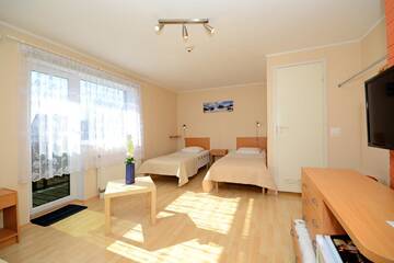 Фото номера Трехместный номер с балконом Гостевой дом Aisa Guesthouse г. Пярну 5