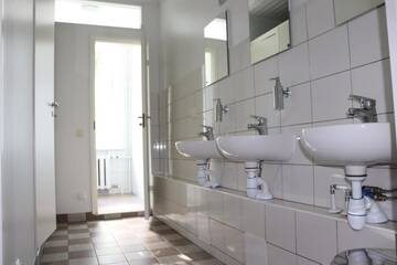 Фото номера Четырехместный номер с общей ванной комнатой Хостелы Hostel Lõuna г. Пярну 5