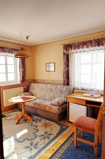 Фото номера Трехместный номер с балконом Отель Villa Johanna Guesthouse г. Пярну 4
